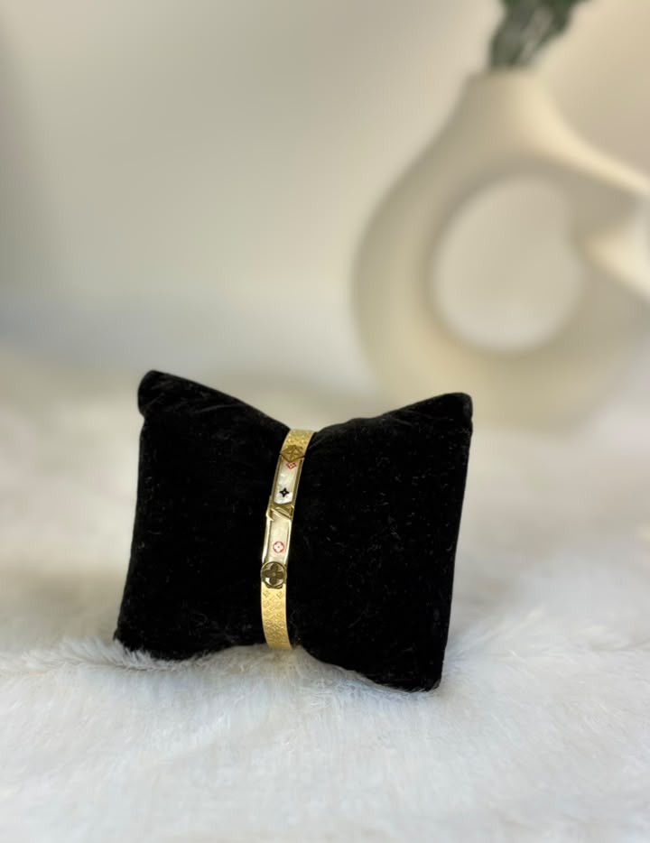 Ivory Clover Motif Kada