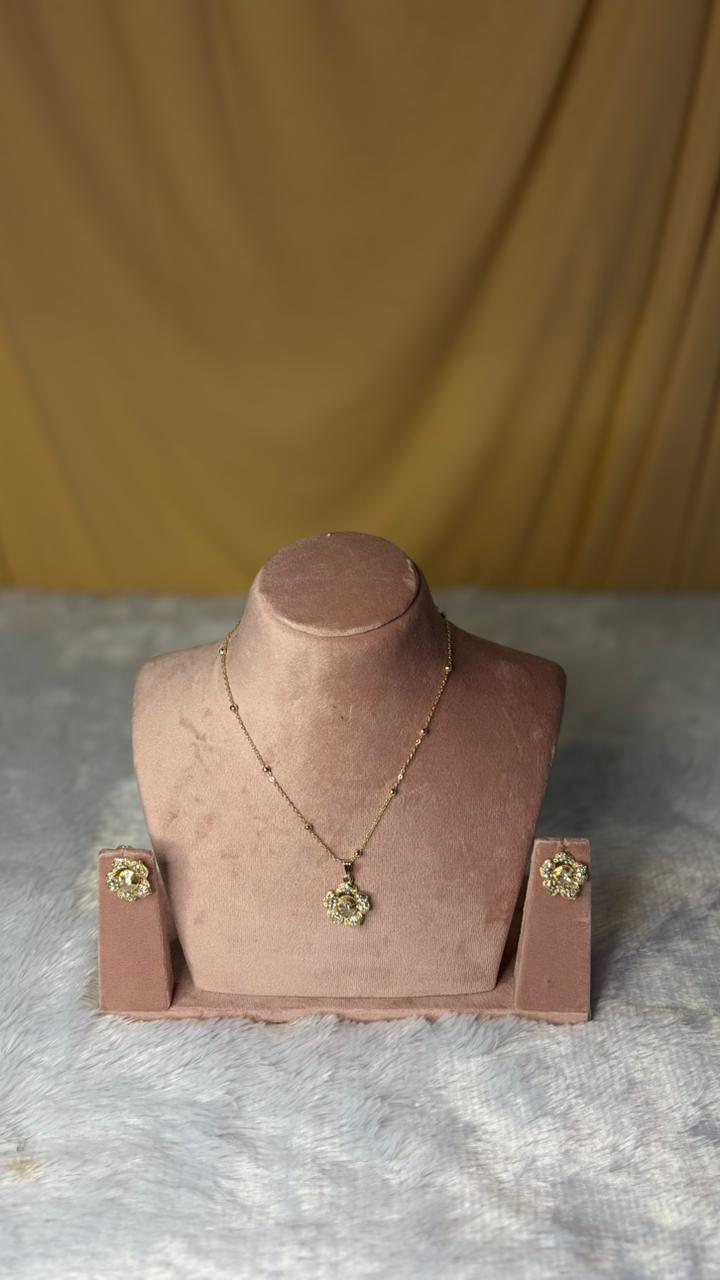 Floral Pendant Necklace Set