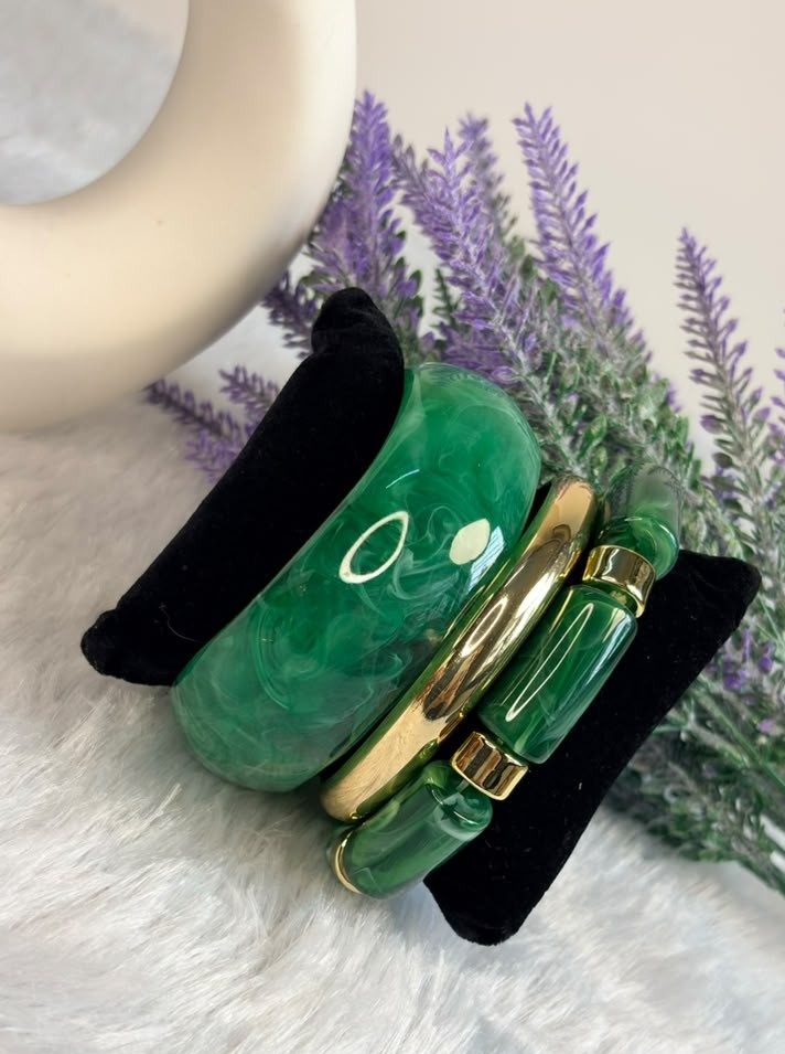 Emerald Swirl Gold Stack Bangle
