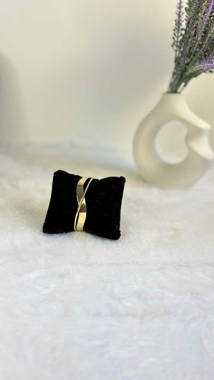 Twisted Ribbon Cuff Kada