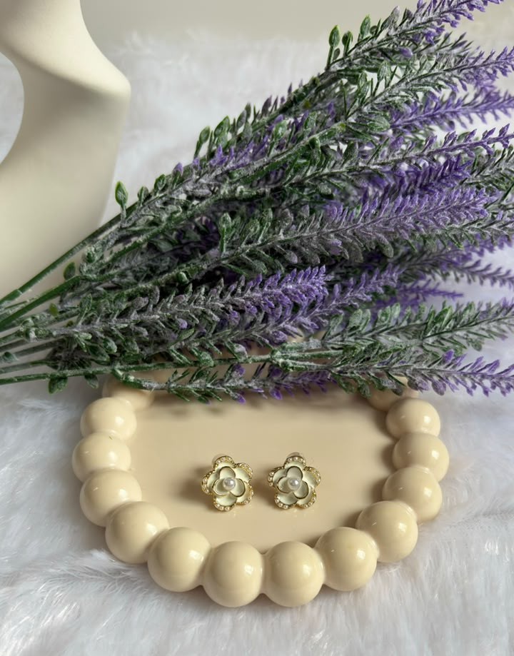Camellia Pearl Flower Studs