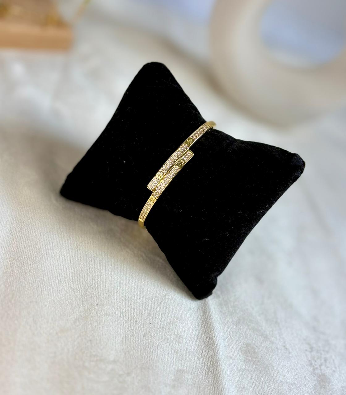 Pavé Screw Bar Kada