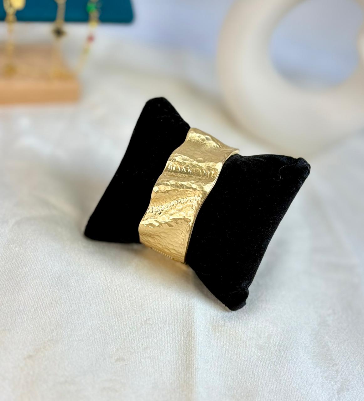 Hammered Wide Cuff Kada
