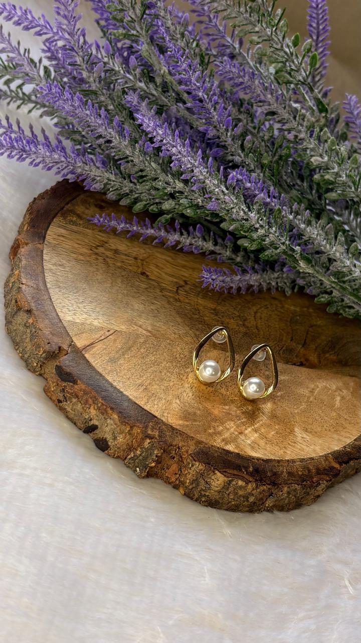 Teardrop Pearl Wire Studs