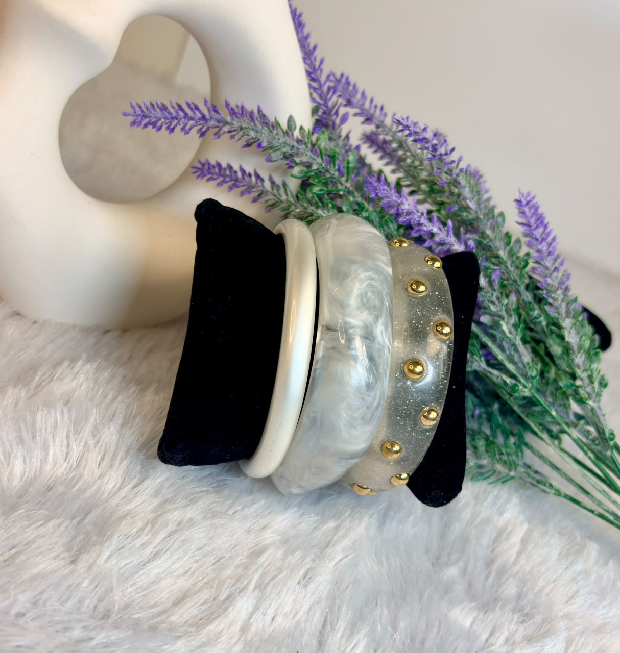 Pearl White Gold Stud Bangle