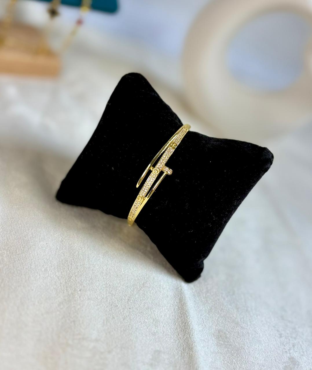 Double Nail Pavé Kada
